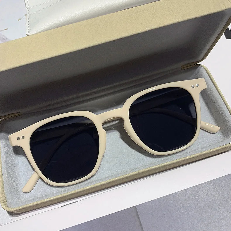 Paris Éclat – Compact Retro Sunglasses
