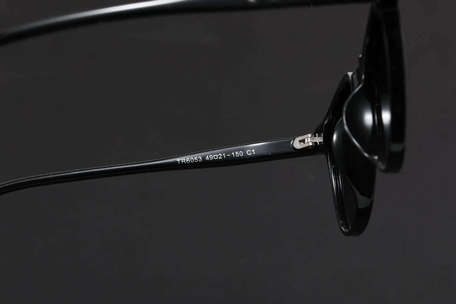 Opuyym Riviera Oval – Retro Sunglasses