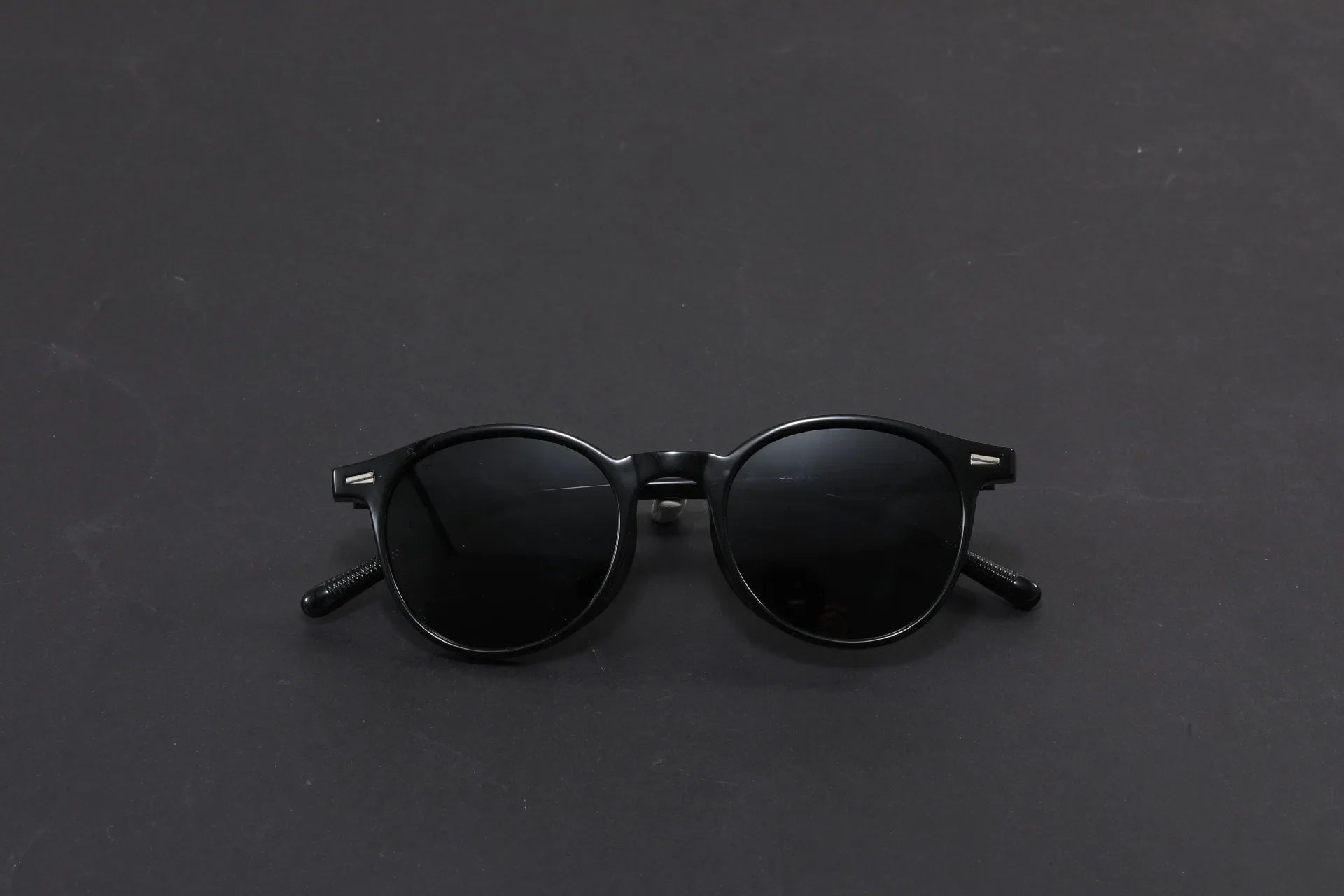 Opuyym Riviera Oval – Retro Sunglasses