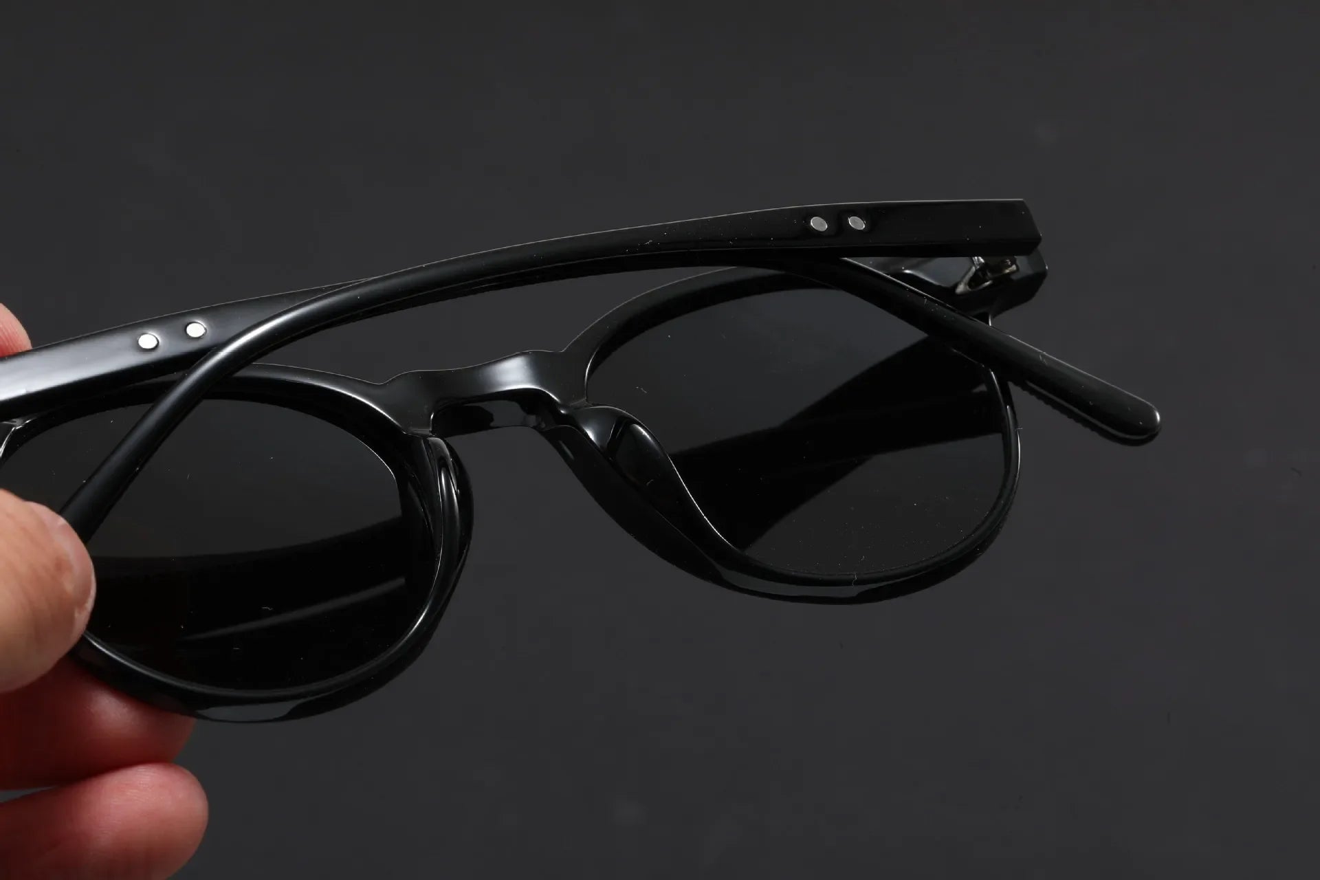 Opuyym Riviera Oval – Retro Sunglasses