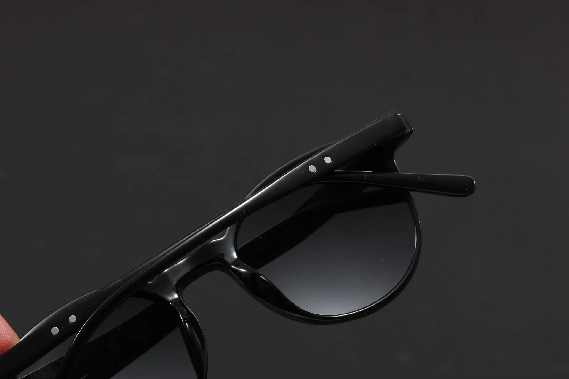 Opuyym Riviera Oval – Retro Sunglasses