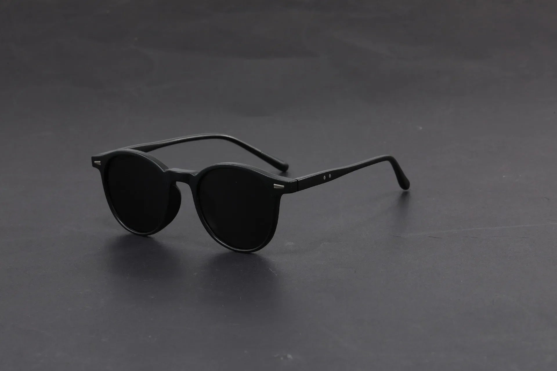 Opuyym Riviera Oval – Retro Sunglasses