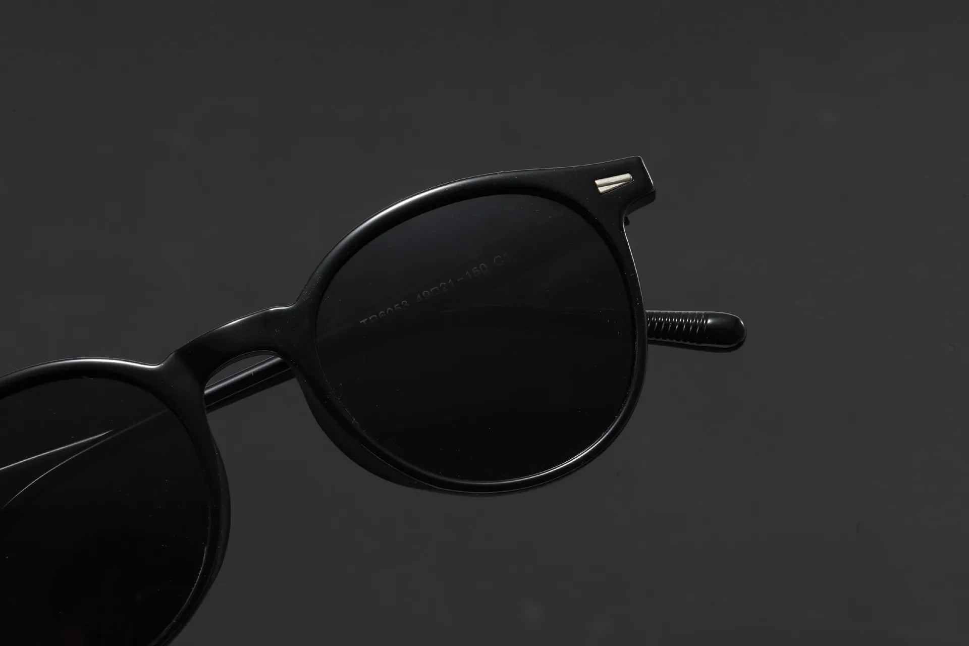 Opuyym Riviera Oval – Retro Sunglasses