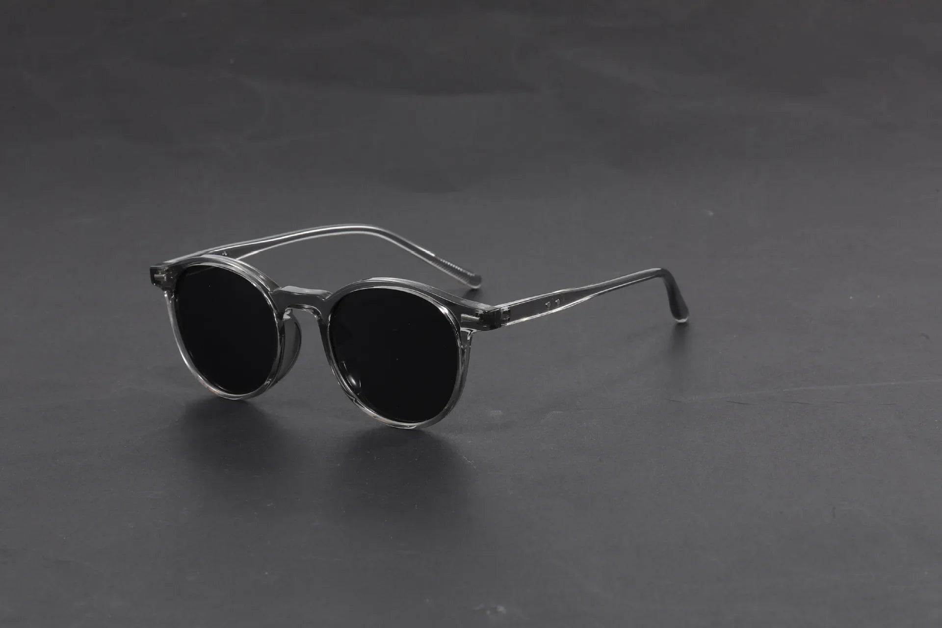 Opuyym Riviera Oval – Retro Sunglasses