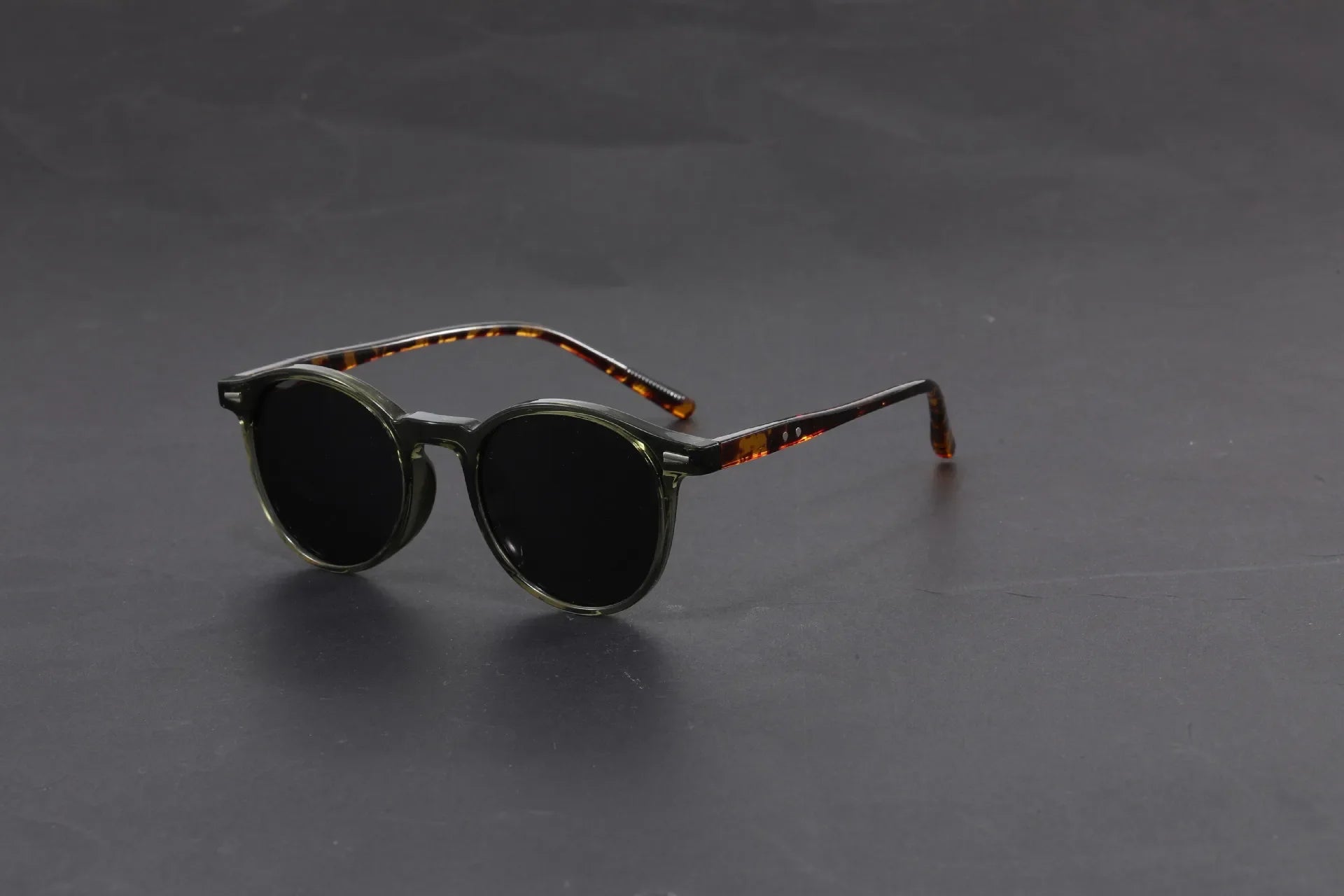 Opuyym Riviera Oval – Retro Sunglasses
