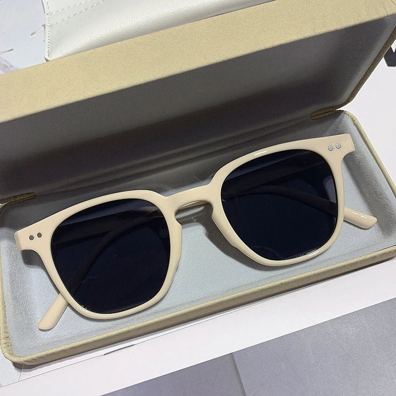 Paris Éclat – Compact Retro Sunglasses