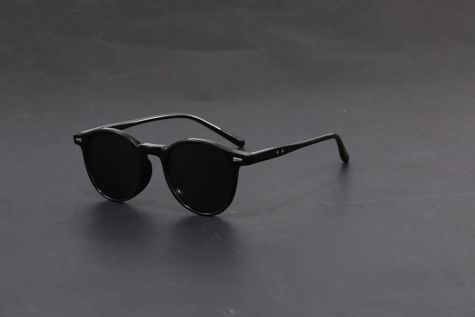 Opuyym Riviera Oval – Retro Sunglasses